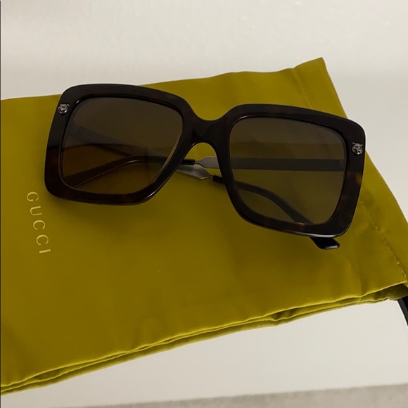 Gucci Tortoise GG0216S Sunglasses - Picture 7 of 9